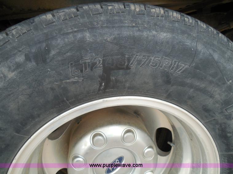 image for item I3338 2005 Ford F350 Super Duty XL Crew Cab pickup truck