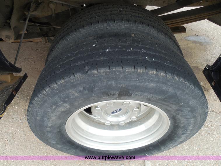 image for item I3338 2005 Ford F350 Super Duty XL Crew Cab pickup truck