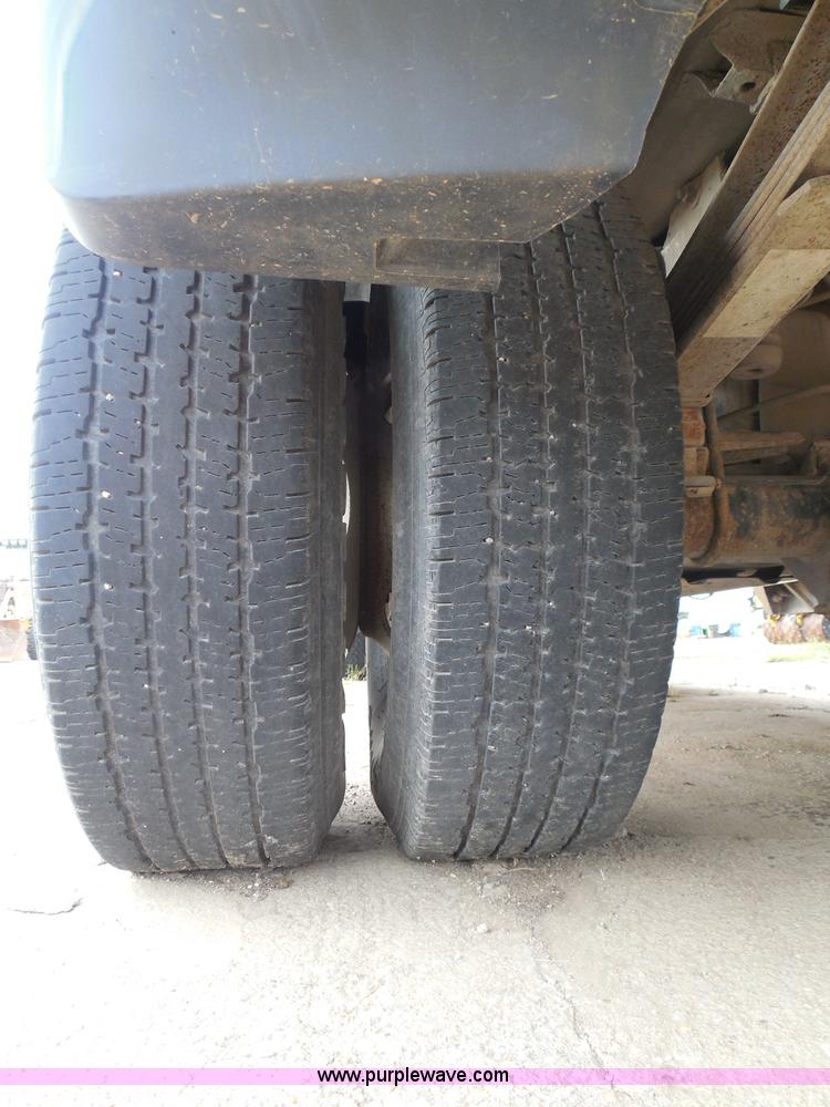 image for item I3338 2005 Ford F350 Super Duty XL Crew Cab pickup truck