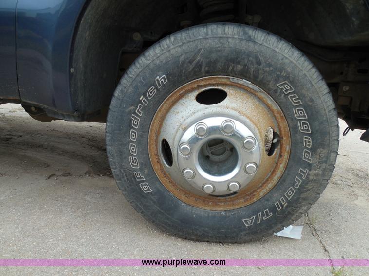 image for item I3338 2005 Ford F350 Super Duty XL Crew Cab pickup truck