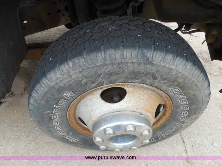 image for item I3338 2005 Ford F350 Super Duty XL Crew Cab pickup truck