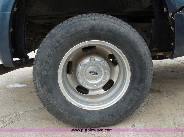 image for item I3338 2005 Ford F350 Super Duty XL Crew Cab pickup truck