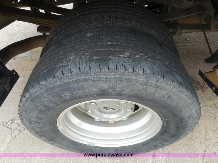 image for item I3338 2005 Ford F350 Super Duty XL Crew Cab pickup truck