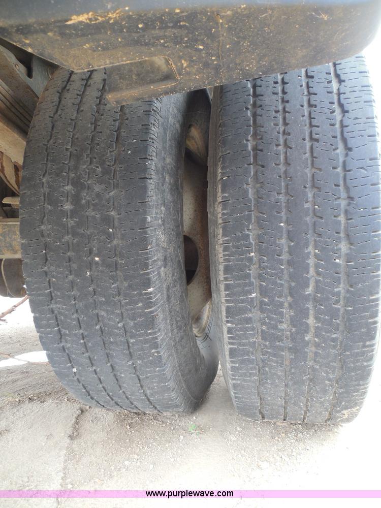 image for item I3338 2005 Ford F350 Super Duty XL Crew Cab pickup truck