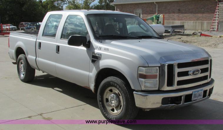 image for item I4125 2008 Ford F250 Super Duty XLT Crew Cab pickup truck