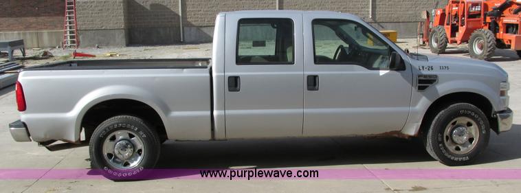image for item I4125 2008 Ford F250 Super Duty XLT Crew Cab pickup truck