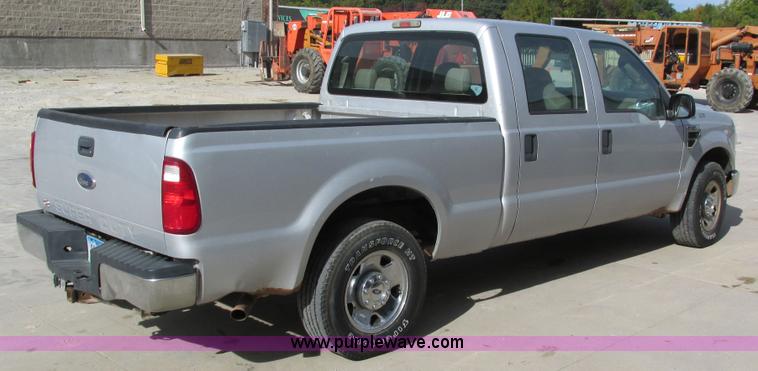 image for item I4125 2008 Ford F250 Super Duty XLT Crew Cab pickup truck