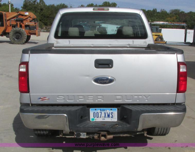 image for item I4125 2008 Ford F250 Super Duty XLT Crew Cab pickup truck