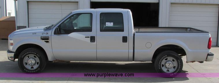 image for item I4125 2008 Ford F250 Super Duty XLT Crew Cab pickup truck