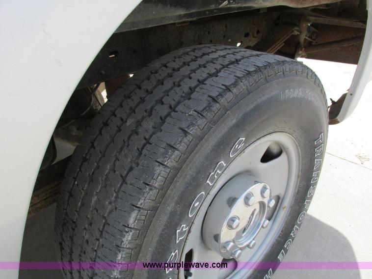 image for item I4125 2008 Ford F250 Super Duty XLT Crew Cab pickup truck