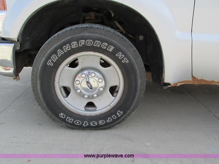 image for item I4125 2008 Ford F250 Super Duty XLT Crew Cab pickup truck