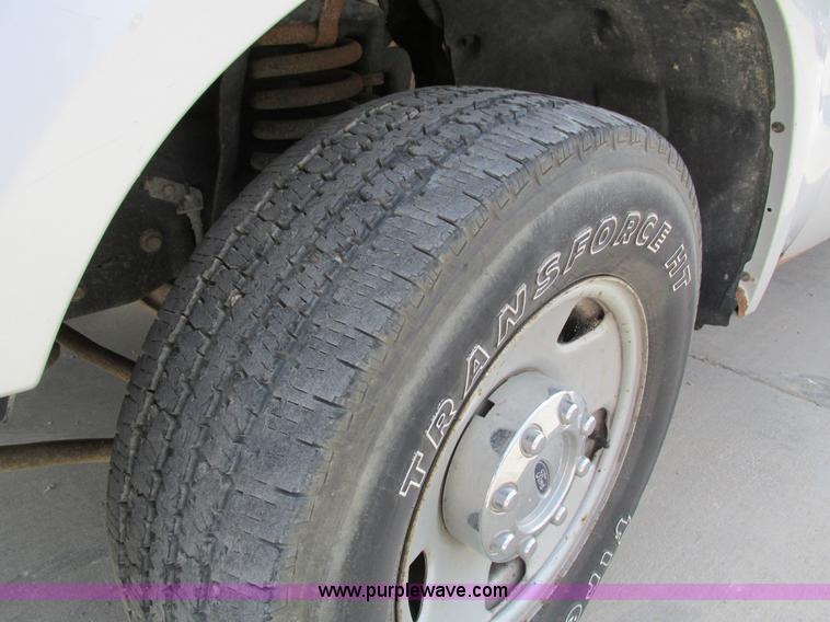 image for item I4125 2008 Ford F250 Super Duty XLT Crew Cab pickup truck