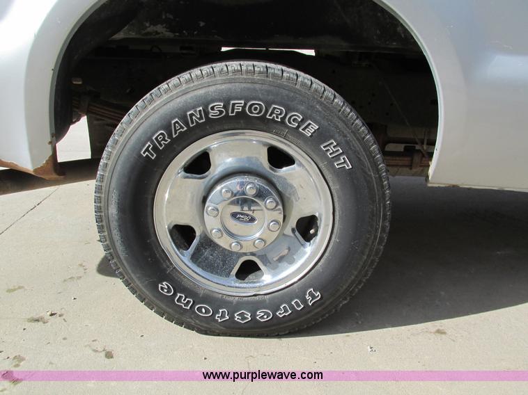 image for item I4125 2008 Ford F250 Super Duty XLT Crew Cab pickup truck