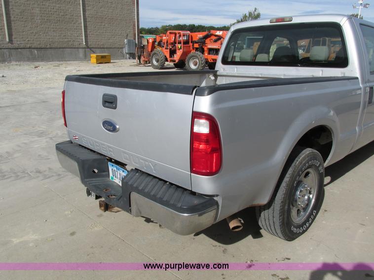 image for item I4125 2008 Ford F250 Super Duty XLT Crew Cab pickup truck