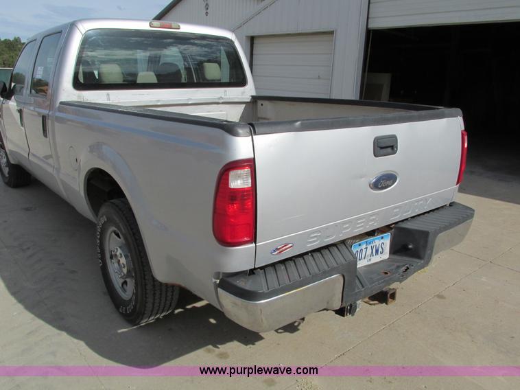 image for item I4125 2008 Ford F250 Super Duty XLT Crew Cab pickup truck