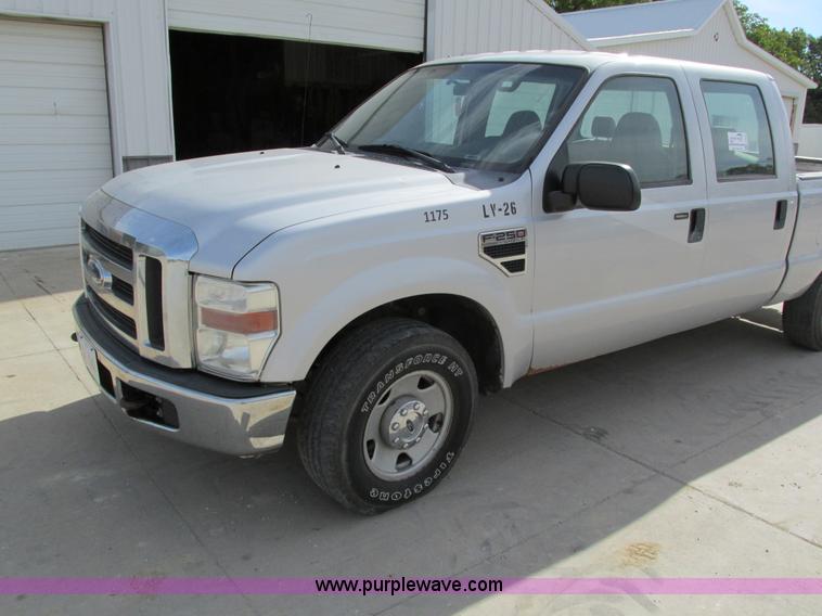 image for item I4125 2008 Ford F250 Super Duty XLT Crew Cab pickup truck