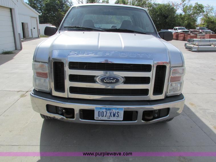 image for item I4125 2008 Ford F250 Super Duty XLT Crew Cab pickup truck