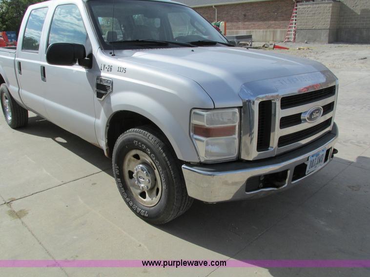 image for item I4125 2008 Ford F250 Super Duty XLT Crew Cab pickup truck