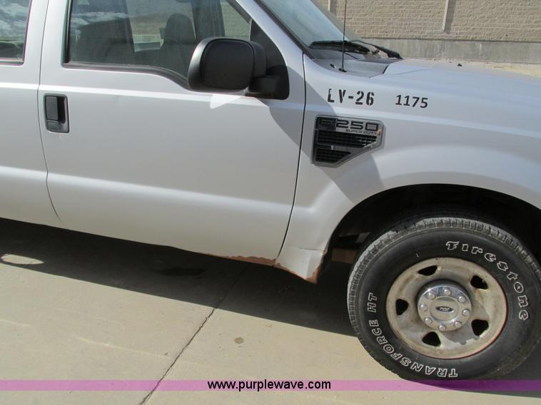 image for item I4125 2008 Ford F250 Super Duty XLT Crew Cab pickup truck