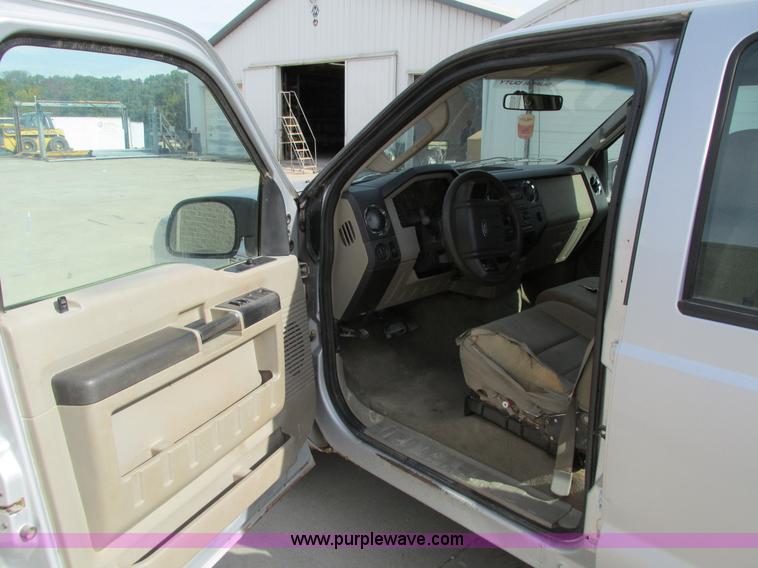 image for item I4125 2008 Ford F250 Super Duty XLT Crew Cab pickup truck