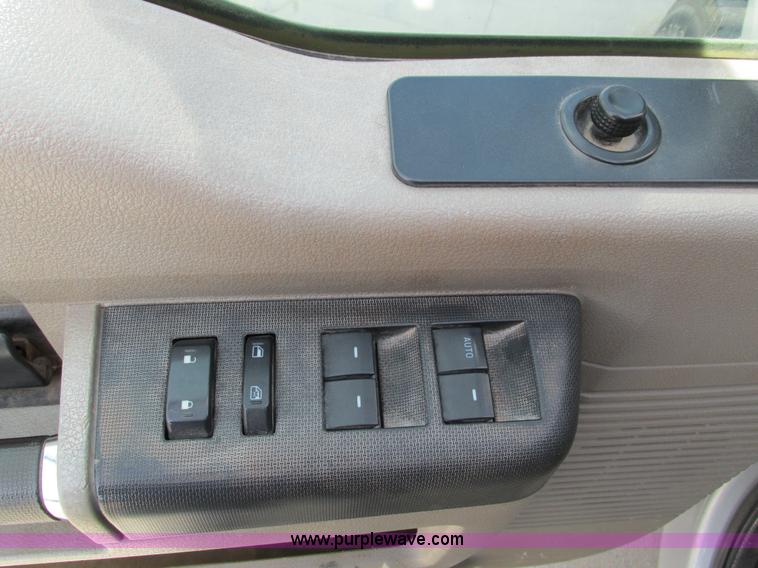 image for item I4125 2008 Ford F250 Super Duty XLT Crew Cab pickup truck