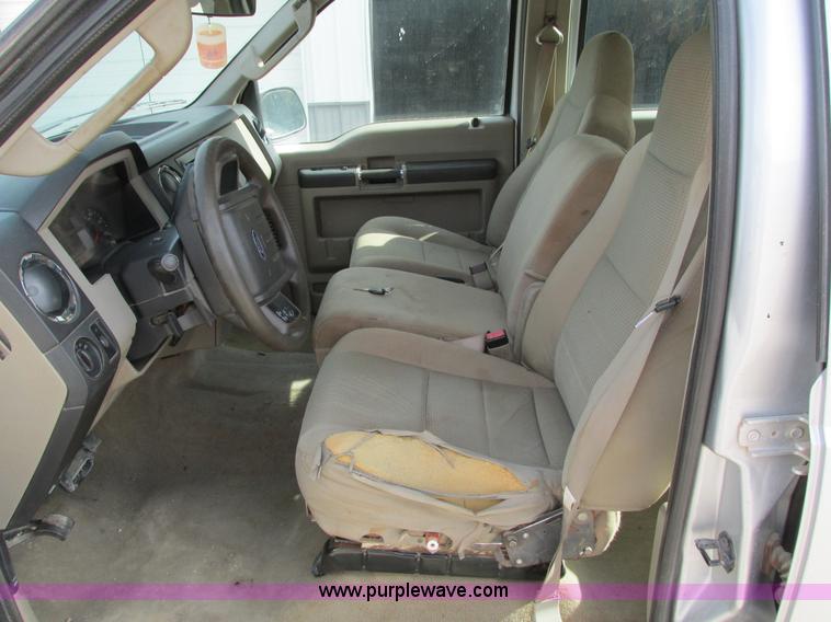 image for item I4125 2008 Ford F250 Super Duty XLT Crew Cab pickup truck