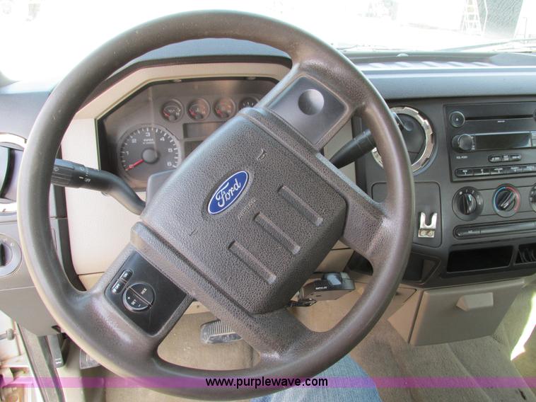image for item I4125 2008 Ford F250 Super Duty XLT Crew Cab pickup truck