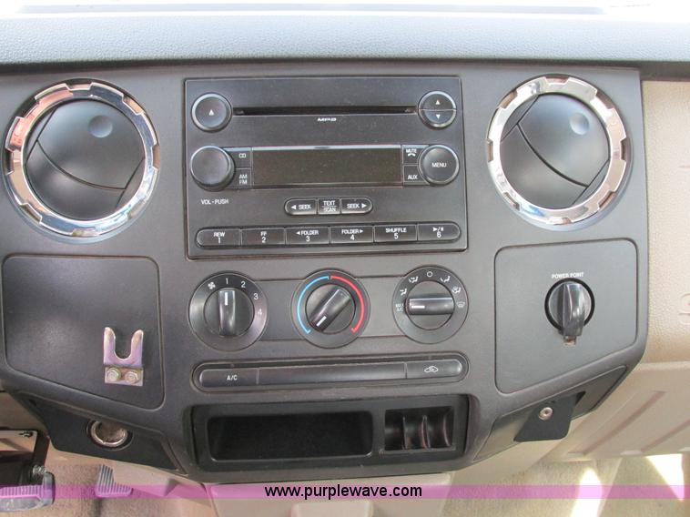 image for item I4125 2008 Ford F250 Super Duty XLT Crew Cab pickup truck