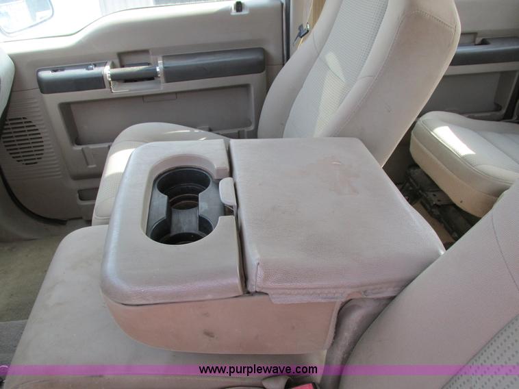 image for item I4125 2008 Ford F250 Super Duty XLT Crew Cab pickup truck