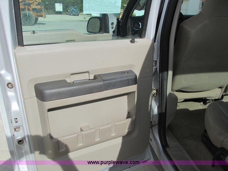 image for item I4125 2008 Ford F250 Super Duty XLT Crew Cab pickup truck