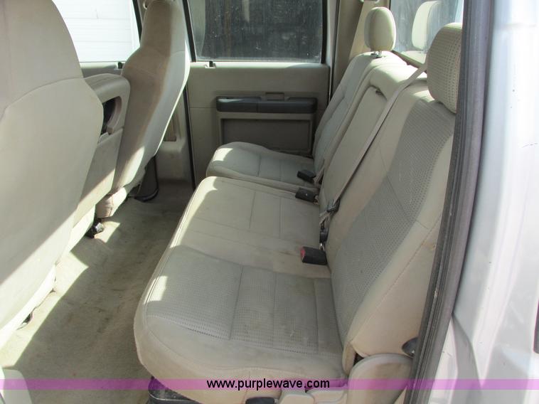 image for item I4125 2008 Ford F250 Super Duty XLT Crew Cab pickup truck