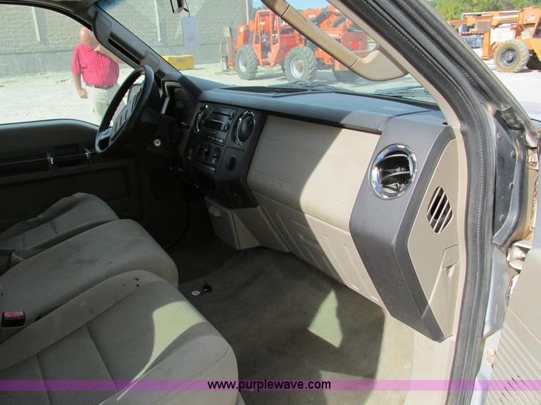 image for item I4125 2008 Ford F250 Super Duty XLT Crew Cab pickup truck