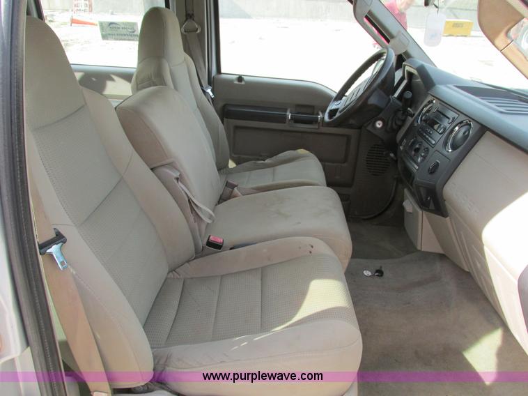 image for item I4125 2008 Ford F250 Super Duty XLT Crew Cab pickup truck