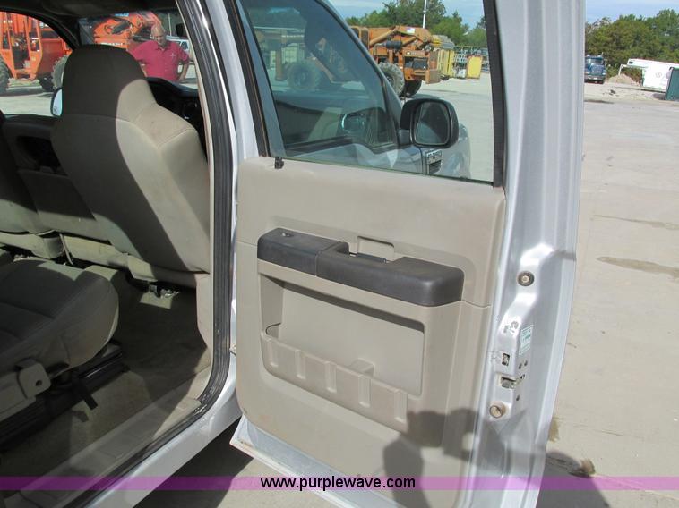 image for item I4125 2008 Ford F250 Super Duty XLT Crew Cab pickup truck