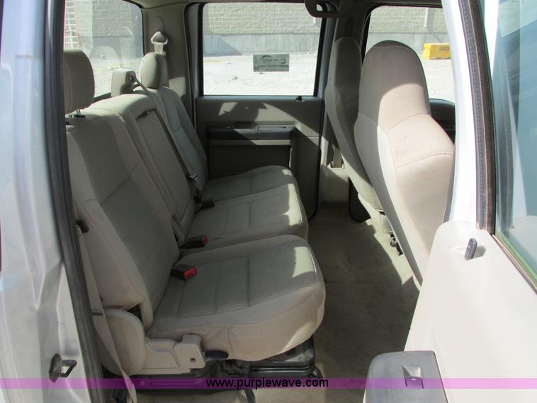 image for item I4125 2008 Ford F250 Super Duty XLT Crew Cab pickup truck