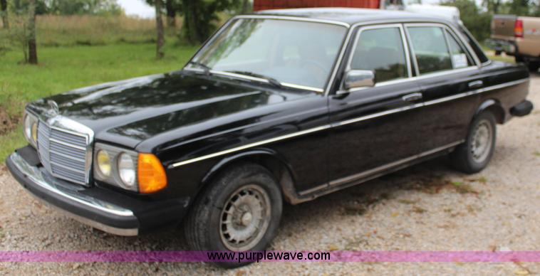 image for item I5763 1985 Mercedes Benz 300D