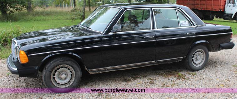 image for item I5763 1985 Mercedes Benz 300D