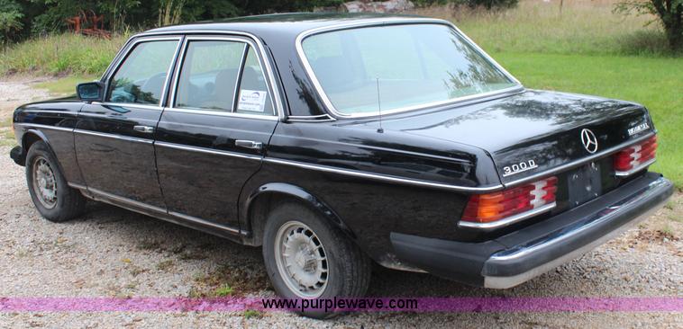 image for item I5763 1985 Mercedes Benz 300D
