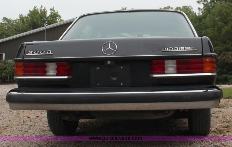 image for item I5763 1985 Mercedes Benz 300D