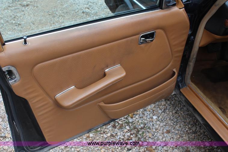 image for item I5763 1985 Mercedes Benz 300D