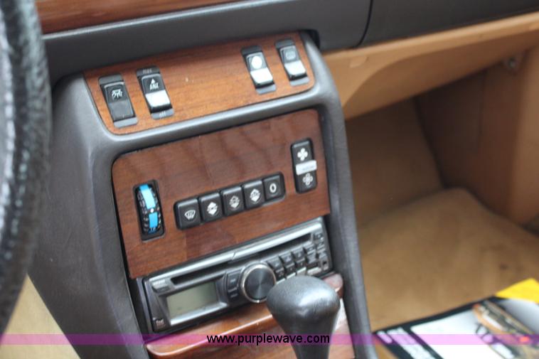 image for item I5763 1985 Mercedes Benz 300D