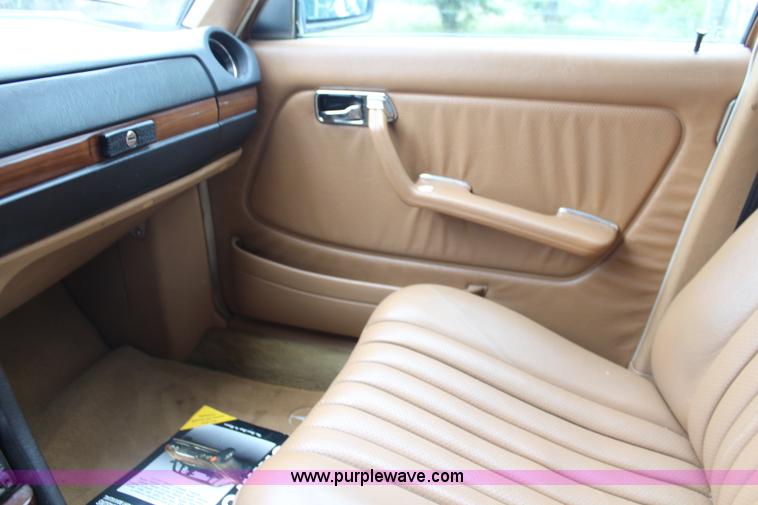 image for item I5763 1985 Mercedes Benz 300D