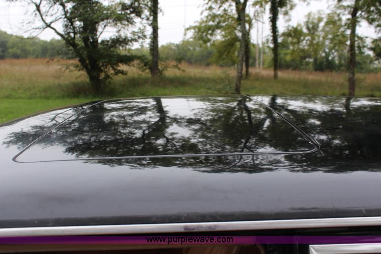 image for item I5763 1985 Mercedes Benz 300D