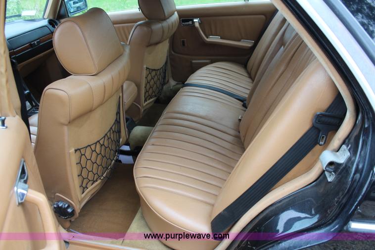 image for item I5763 1985 Mercedes Benz 300D