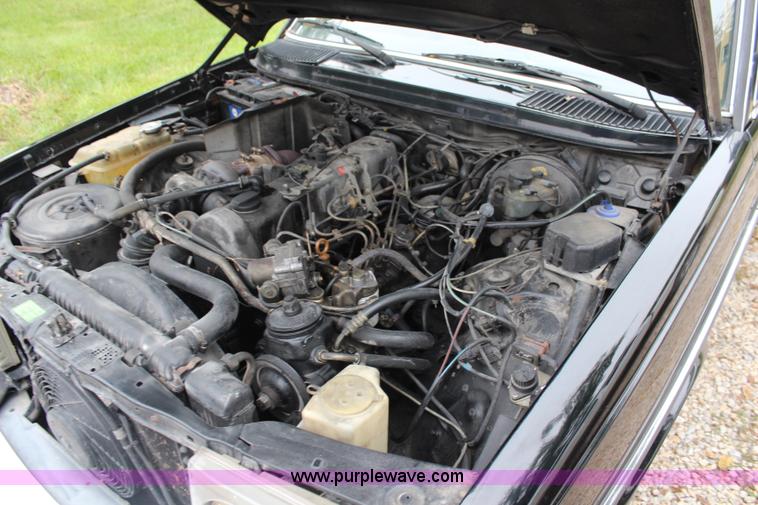 image for item I5763 1985 Mercedes Benz 300D