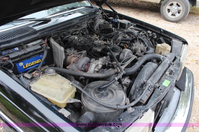 image for item I5763 1985 Mercedes Benz 300D