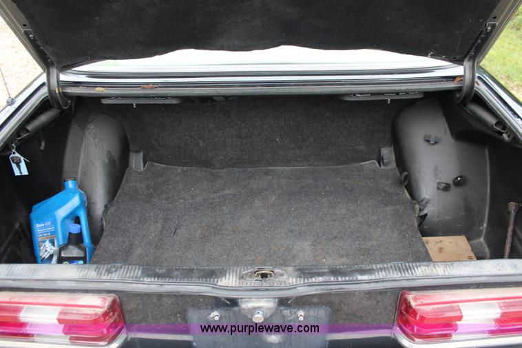 image for item I5763 1985 Mercedes Benz 300D