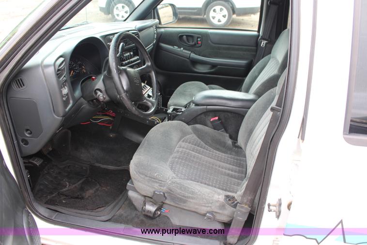 image for item I5847 2002 Chevrolet Blazer LS SUV