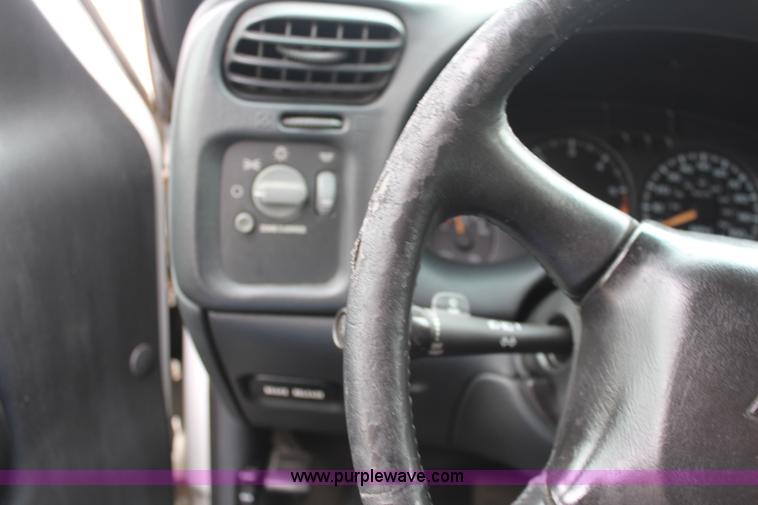 image for item I5847 2002 Chevrolet Blazer LS SUV