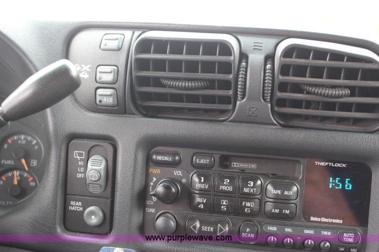 image for item I5847 2002 Chevrolet Blazer LS SUV